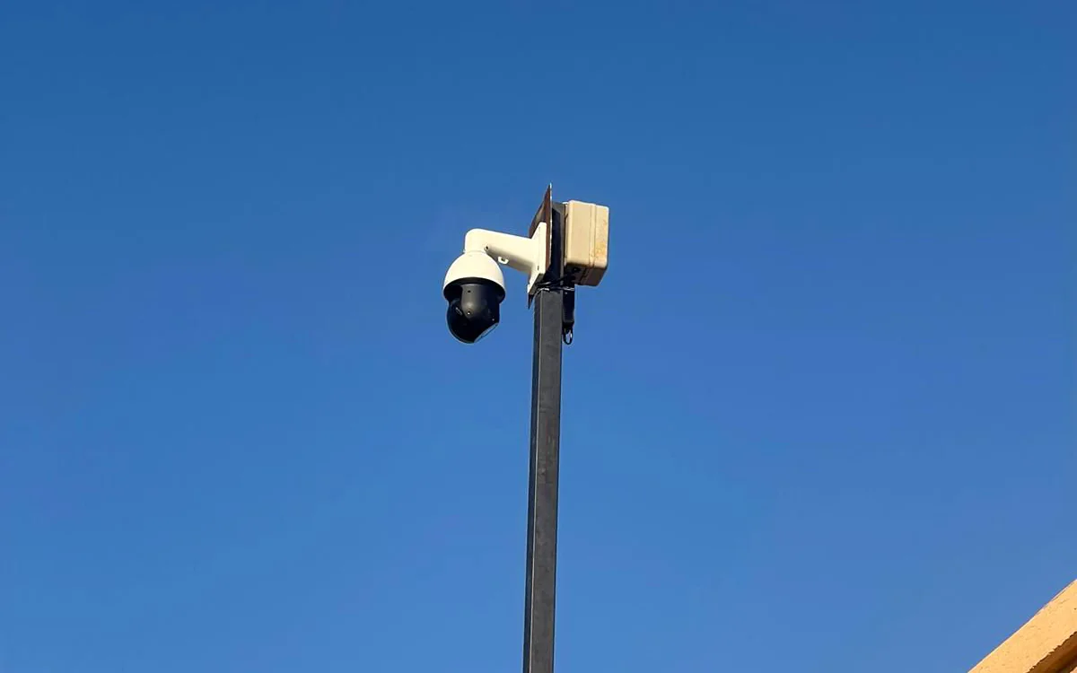 كاميرا مراقبة خارجية PTZ مركبة ضمن أحد مشاريع Camera KW في الكويت